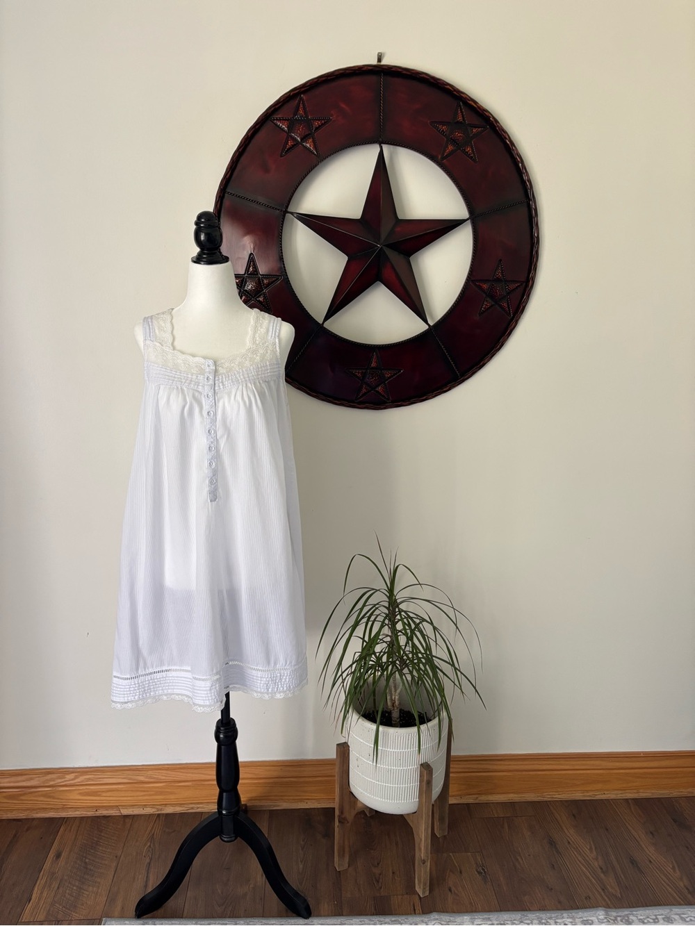 Vanity Fair Vintage White Flower Button-Front Nightgown Sleeveless/lace trim Sm